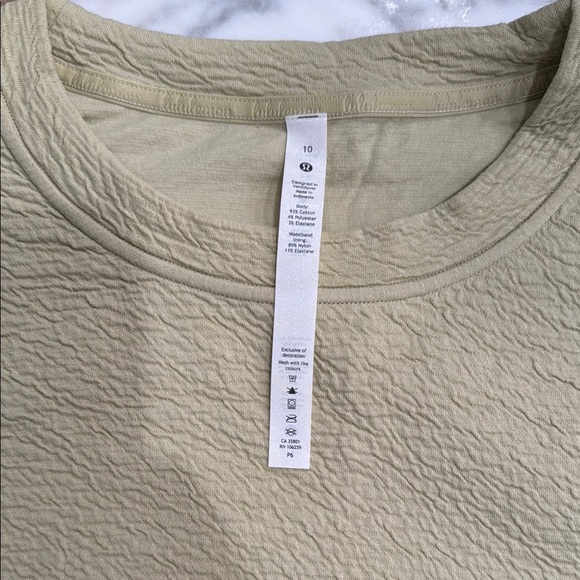 Lululemon chartreuse pullover with puff sleeves - Picture 3 of 3